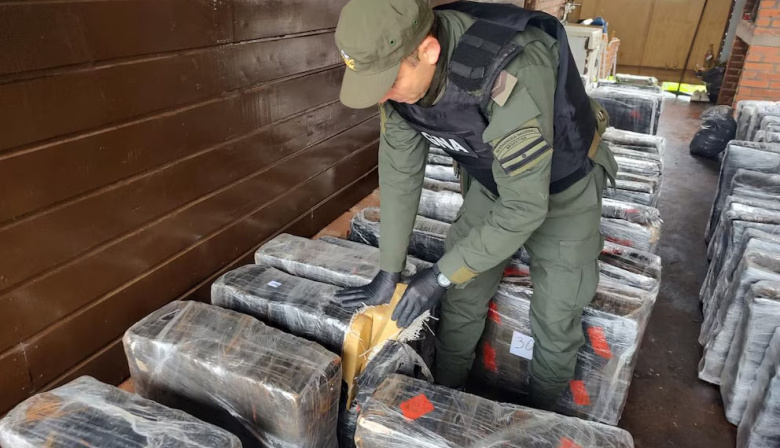 Choque, persecución y una mochila abandonada: hallaron más de tres toneladas de marihuana valuadas en $10 mil millones