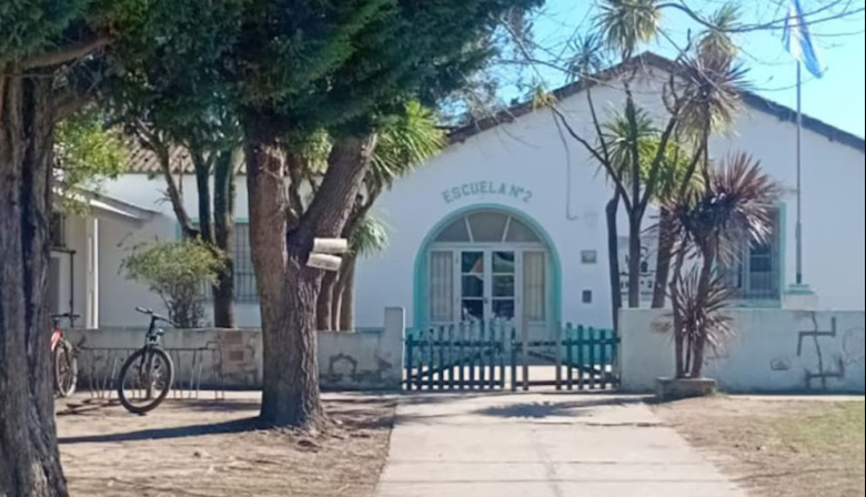 Investigan a una escuela por darle agua contaminada a sus alumnos: sospechan de certificados falsos de potabilidad