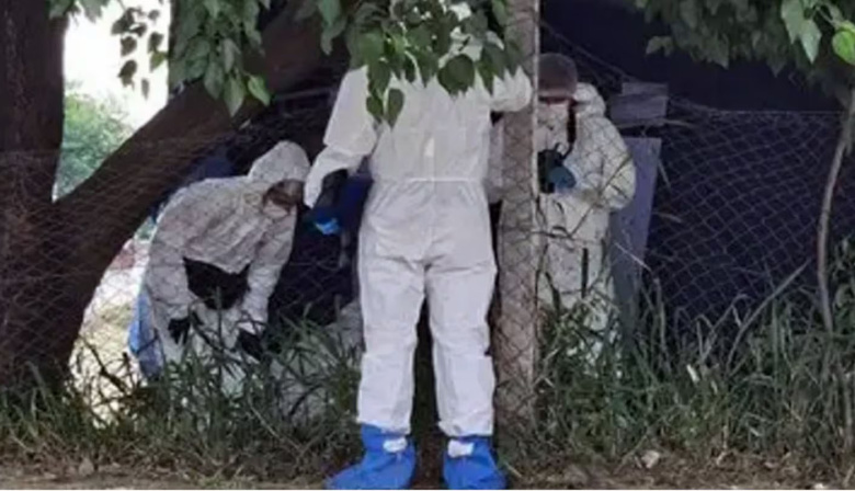 Un grupo de chicos encontró el cuerpo de un hombre en una cancha: estaba acusado de abusar de su nieta