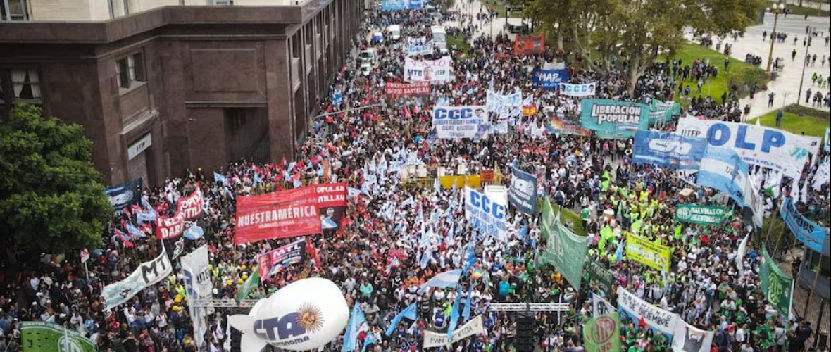 Nueva protesta de movimientos sociales y sindicales contra el Gobierno: marcharán por el endeudamiento familiar