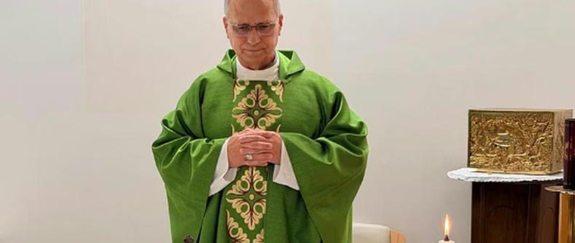La primera foto del papa León XIV tras su operación: celebró una misa en la clínica