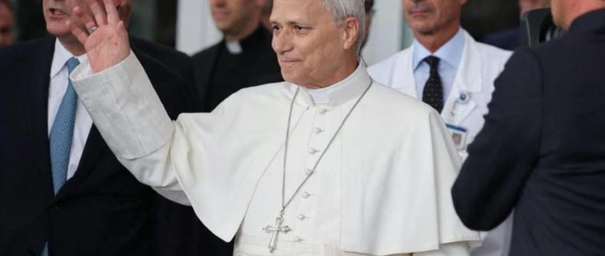 El papa León XIV recibió el alta médica, se retiró del hospital y el domingo dará el Ángelus