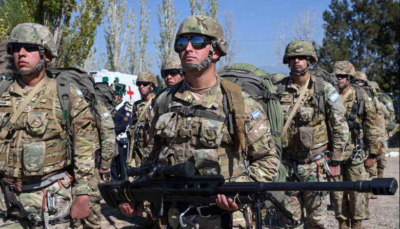 El Gobierno habilitó a los militares desplegados en la frontera norte a hacer detenciones de civiles