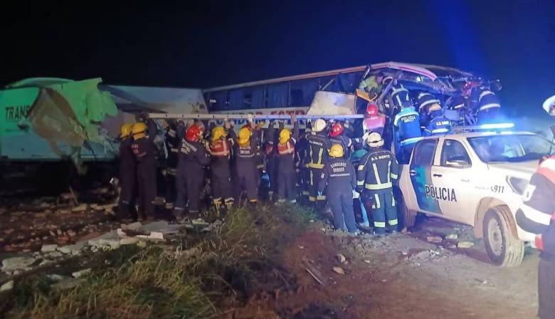 Identificaron a los cuatro muertos del choque entre el micro y el camión en la Ruta 3