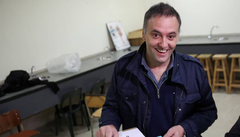 Con más del 80% de las mesas escrutadas, se impone Adorni