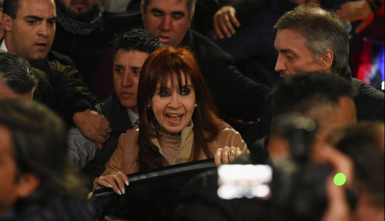 Una encuesta mostró que la mayoría apoya la condena a Cristina Kirchner