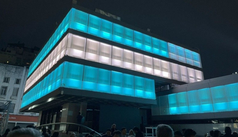 El Cultural Fontanarrosa presentó su nueva cara, con múltiples colores