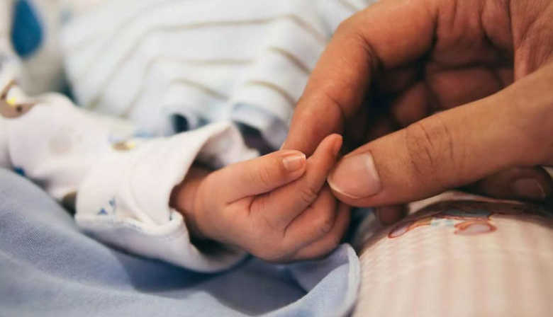 Llevaron a su bebé de 7 meses herido al hospital y terminaron presos por lo que dijeron