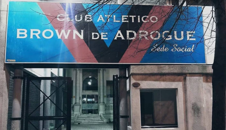 El club Brown de Adrogué apartó a un DT por enviar mensajes comprometedores a un futbolista menor de edad
