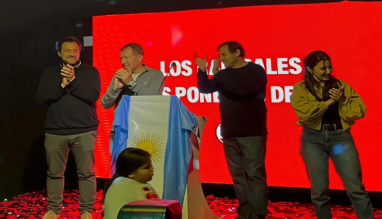 Acusan a De Loredo de "canjear" los valores de la UCR por su candidatura en la lista de LLA