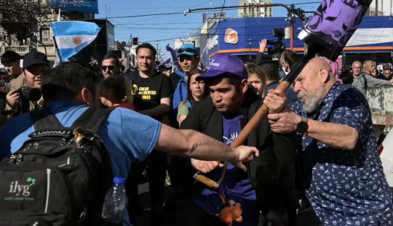 Detuvieron a dos personas durante el ataque a la caravana de Milei en Lomas de Zamora
