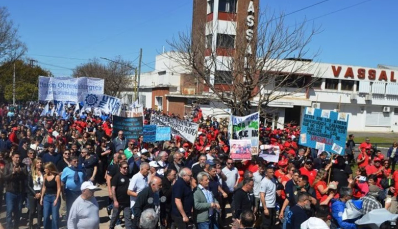 Empleados de una fábrica santafesina de maquinaria agrícola reclamaron el pago de sus sueldos