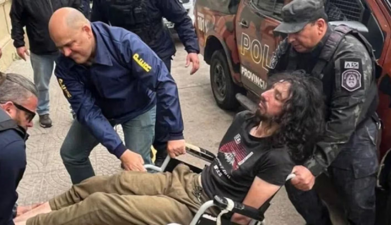 El doble femicida de Córdoba volvió a hablar durante un traslado: “Solo fui a rescatar a mi hijo”