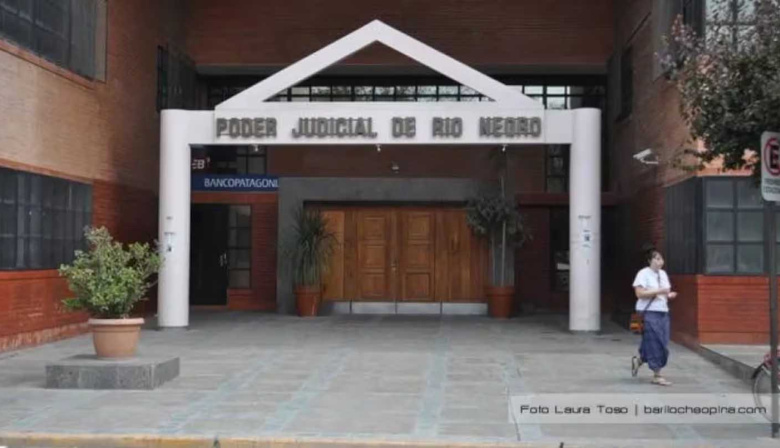 La Justicia ordenó que un jubilado dejara de pagarle la cuota alimentaria a sus hijos de 26, 27 y 37 años