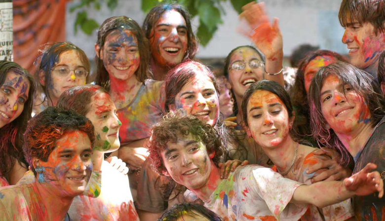 Del UPD al UDQ: la nueva moda de despedida nueva moda que desafía a los colegios y preocupa a los padres