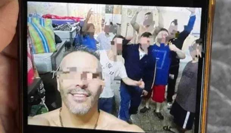 Presos estafaron a una familia con un alquiler cerca de Mar del Plata y se burlaron con una foto desde la cárcel