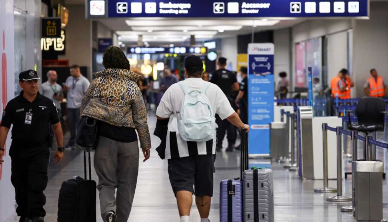 Los viajes de argentinos al exterior crecieron y el turismo mostró un déficit de US$4000 millones en 2025