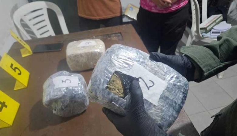 Viajaban desde Jujuy: una madre ocultó droga en la mochila de su hija, la capturaron en Tucumán