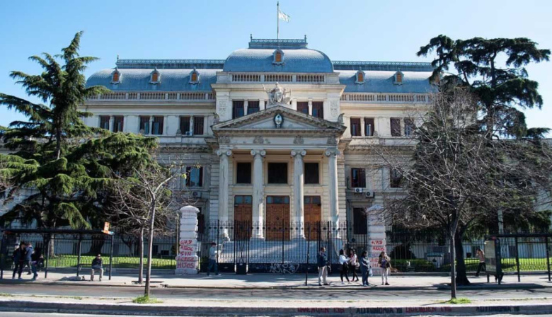 Otra denuncia de abuso sexual contra un empleado del Senado sacude a la Legislatura bonaerense