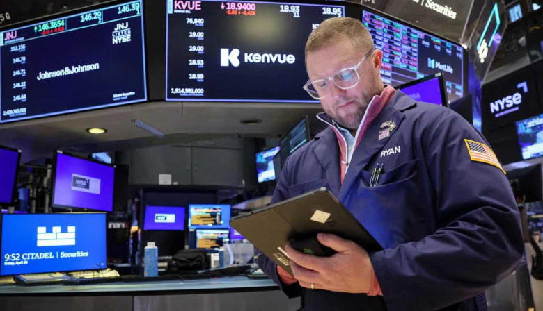 Tras la media sanción de la reforma laboral, el riesgo país baja y suben los bonos