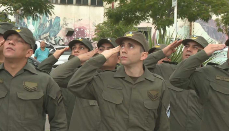 Nahuel Gallo participó por primera vez del izamiento de la bandera Argentina en Gendarmería