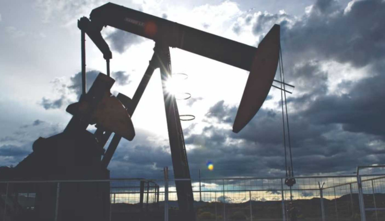 Mientras escala la guerra en Medio Oriente, el petróleo rozó los US$120 por primera vez desde 2022