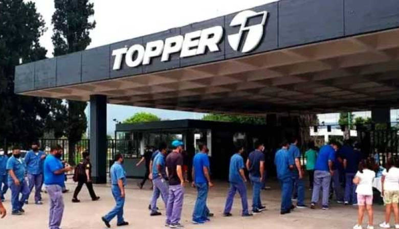 Topper ya echó a 160 trabajadores y los que siguen apenas cobran $700 mil por mes