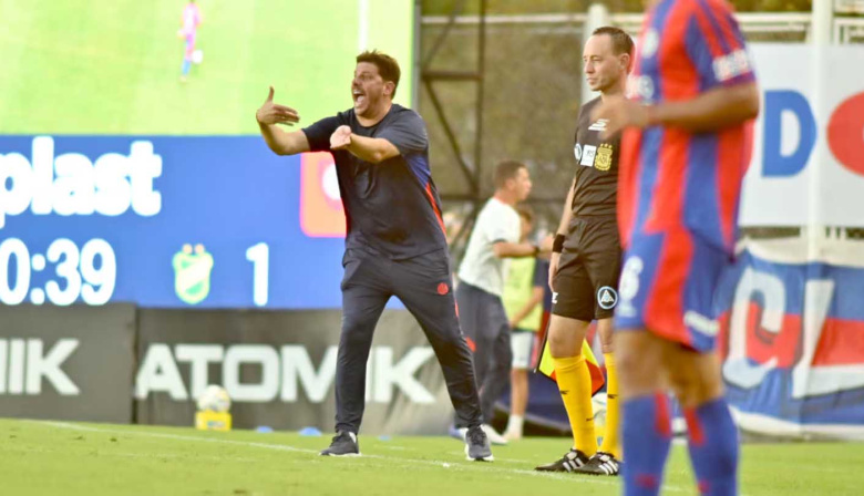 San Lorenzo echó al DT Damián Ayude tras la goleada sufrida ante Defensa y Justicia en el Nuevo Gasómetro