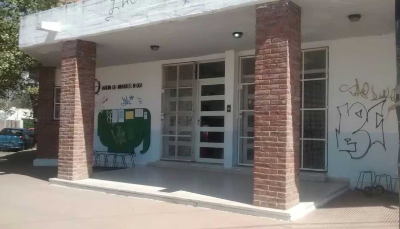 Escándalo en el chat de mamis: denunciaron a una por quedarse con la plata de las camperas de egresados