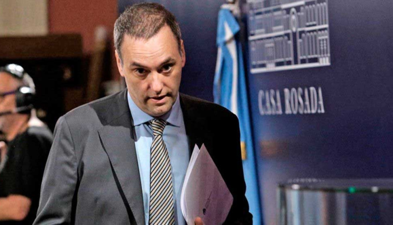 De la motosierra a los autos oficiales para las empleadas domésticas: la nueva polémica que salpica a Adorni