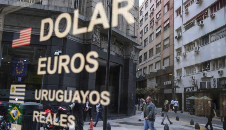 Pese a la volatilidad global, el dólar baja en la Argentina: cómo puede seguir en los próximos meses