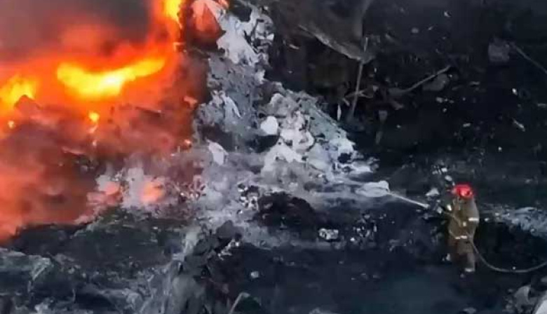 Se reavivó el fuego en el depósito de Francisco Álvarez y más dotaciones de bomberos van en camino