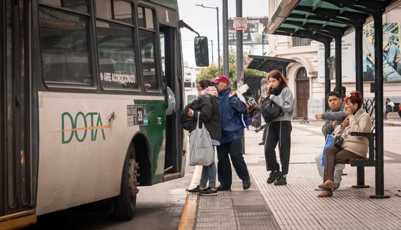 El Gobierno recibe a las empresas de colectivo para destrabar el conflicto por los subsidios