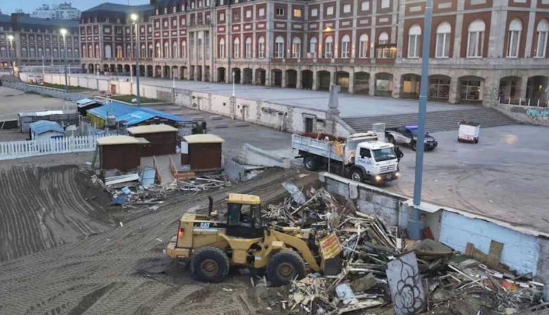 Megaoperativo en la Rambla de Mar del Plata: desalojaron "La Saladita" de Playa Bristol