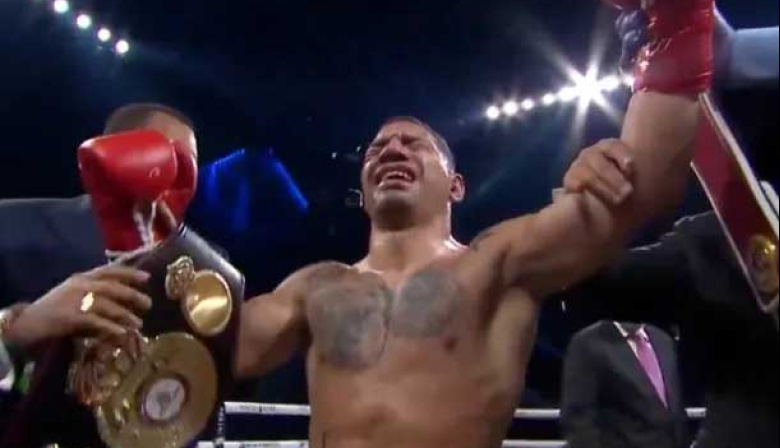 El argentino Ismael Flores brilló en Las Vegas y le ganó al mexicano Isaac Lucero