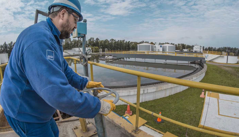 Privatización de AySA: el Gobierno lanzó la licitación para vender el 90% de las acciones