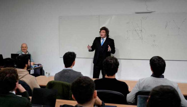 Javier Milei dio una clase de economía en una universidad privada