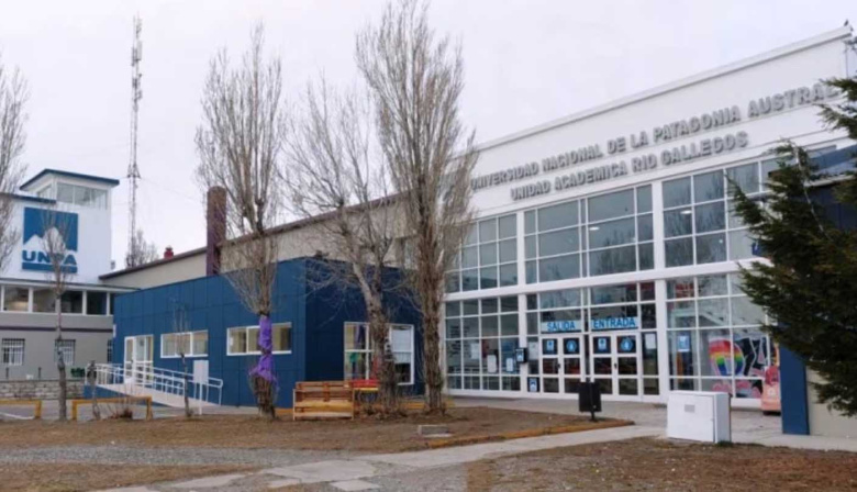 Un trabajador de la Universidad de la Patagonia apuñaló a un alumno, le perforó un pulmón y lo dejó internado