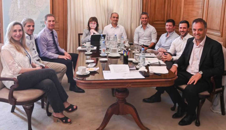 El Gobierno reúne a la mesa política y busca definir la agenda de reformas que enviará al Congreso