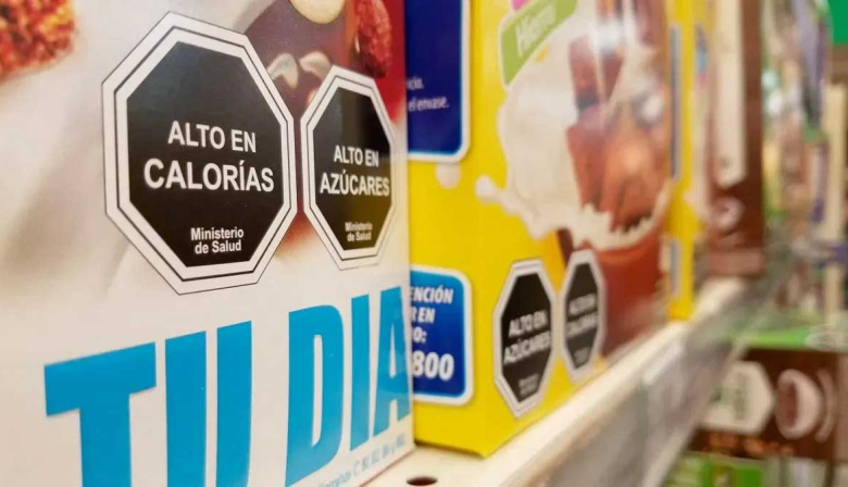Etiquetado frontal: por qué el Gobierno quiere eliminar la ley de octógonos en las góndolas