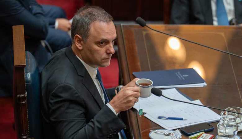 En su nueva declaración jurada, Adorni incorporó 513 mil dólares que no aparecían en los registros anteriores