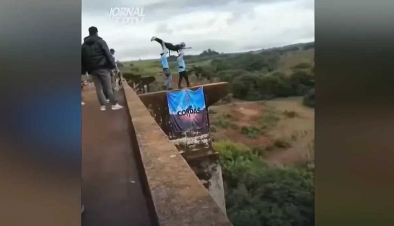 Tragedia en Brasil: una joven murió al ser arrojada al vacío sin cuerda durante una práctica de puenting