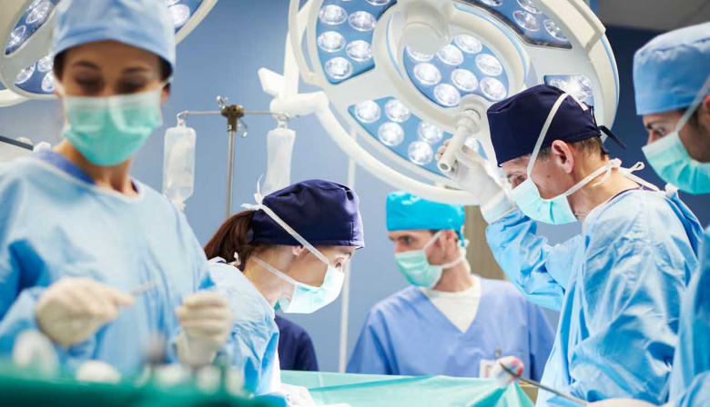 Por primera vez, dos hermanas gemelas fueron trasplantadas en simultáneo en el Garrahan
