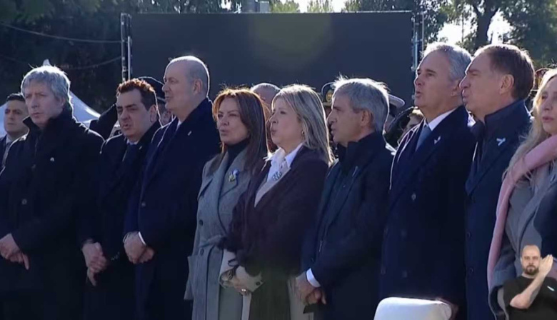 El gesto de Milei con Villarruel en el acto por el Día de la Bandera que no mostró la transmisión oficial