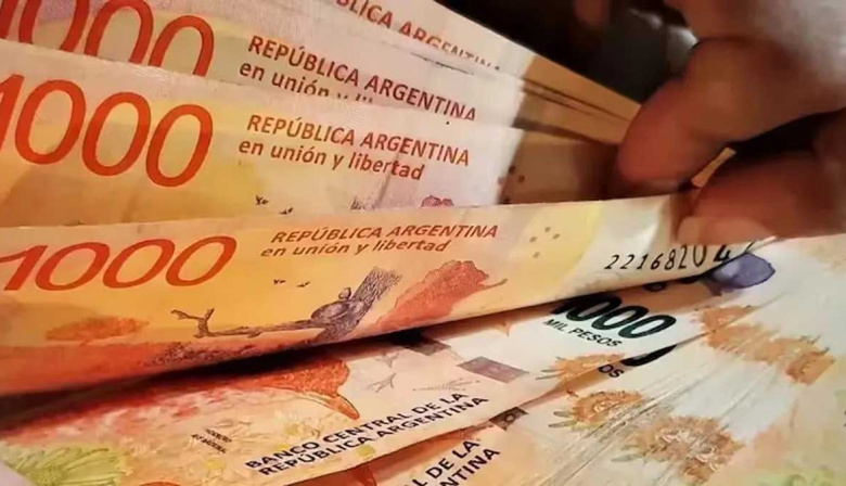Los salarios registrados le ganaron a la inflación en abril y cortaron una racha de siete meses en caída