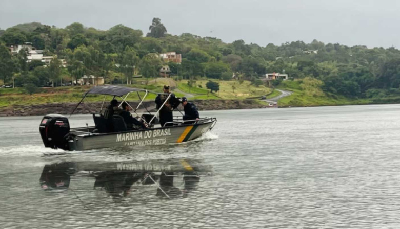 Macabro hallazgo en la Triple Frontera: apareció un cuerpo flotando con un disparo en la cabeza
