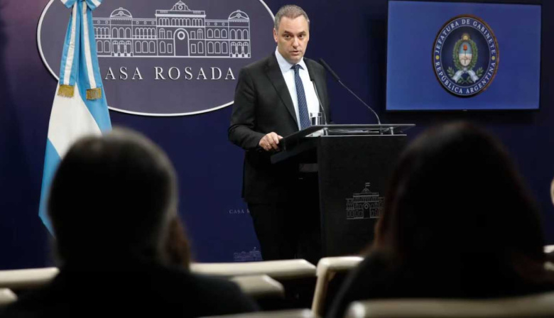 El Gobierno abrirá una investigación interna por las compras que hizo Adorni con tarjetas de crédito de funcionarios de la Vocería