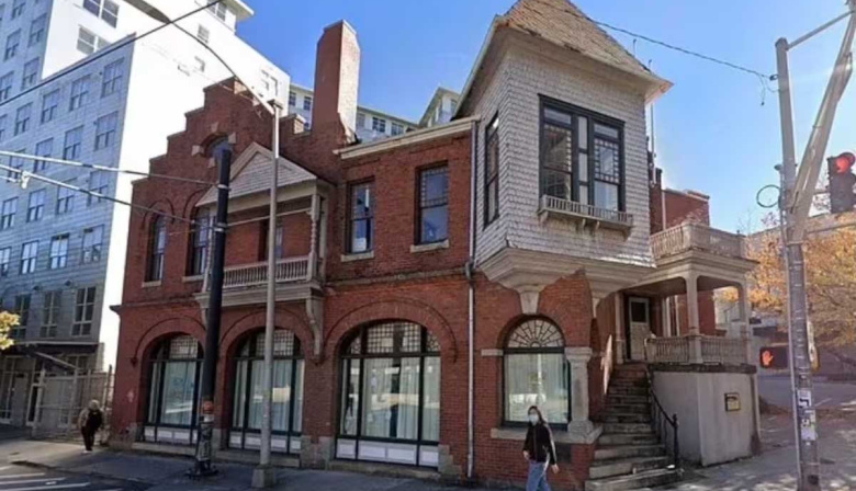 Pagó un millón de dólares por la casa de uno de los dueños de Coca-Cola y no puede creer lo que encontró