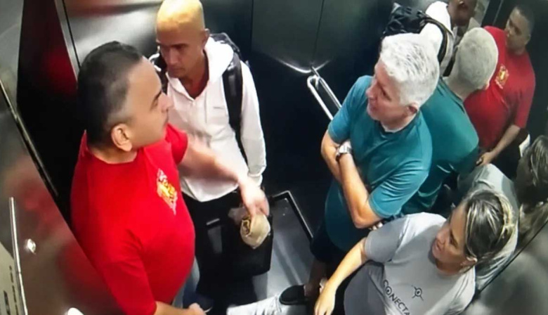 Indignación por brutal agresión de un ex policía a un adulto mayor en un ascensor: todo quedó registrado