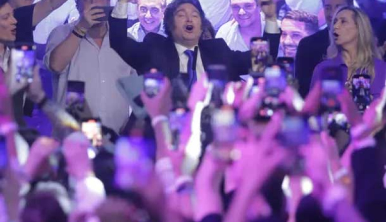 Por primera vez una encuesta lo muestra a Javier Milei obteniendo la reelección en segunda vuelta
